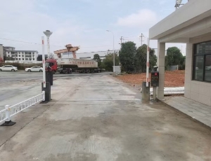 告別手工登記，效率提升看得見！——車牌識別道閘助力長沙開福區(qū)采砂場智慧升級